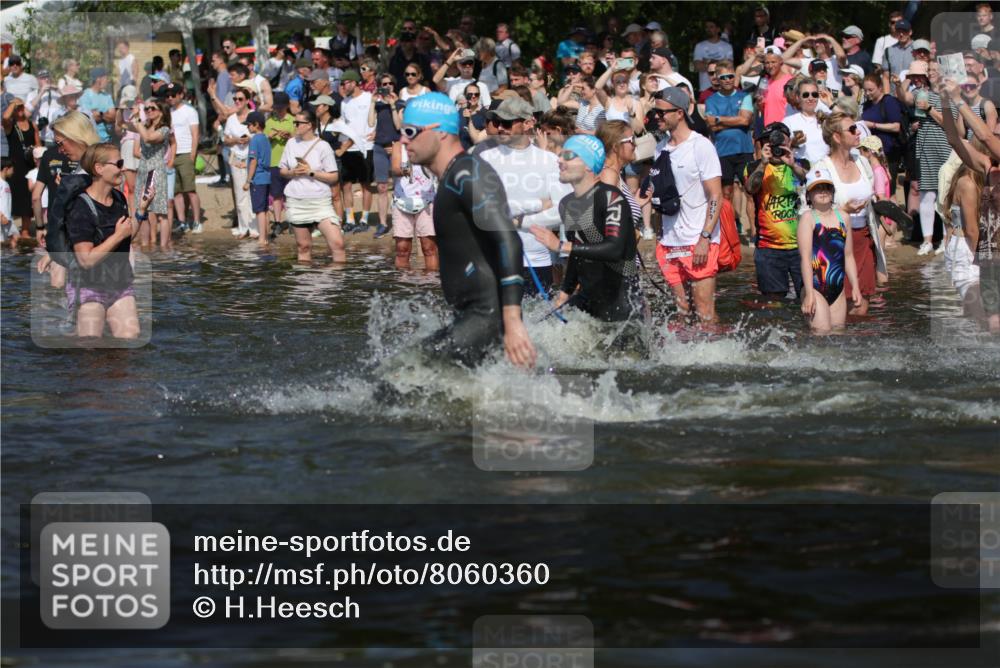 22.06.2025 - Viking Triathlon H.Heesch http://msf.ph/oto/8060360 22.06.2025 10:02:22 Schwimmen 21, 75, 78, 103, 139, 180, 207, 255, 265, 283, 309, 331, 382, 464, 469 meine-sportfotos.de