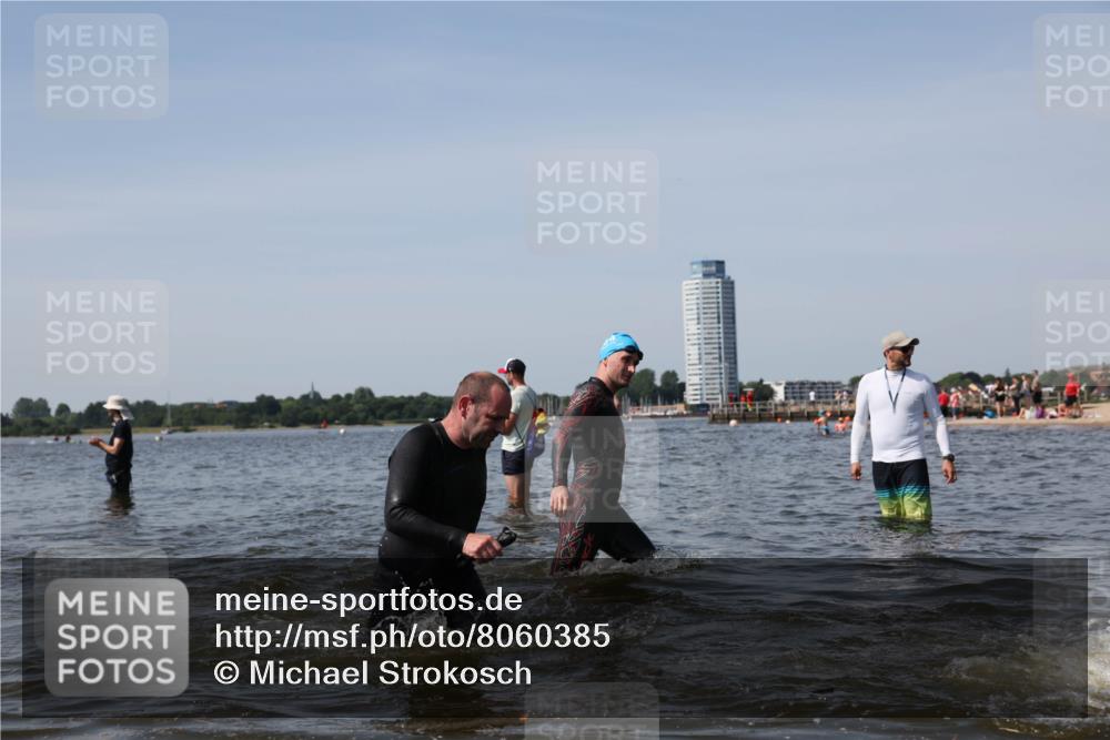 22.06.2025 - Viking Triathlon Michael Strokosch http://msf.ph/oto/8060385 22.06.2025 10:43:28 Schwimmen 115, 257, 483, 501, 620 meine-sportfotos.de