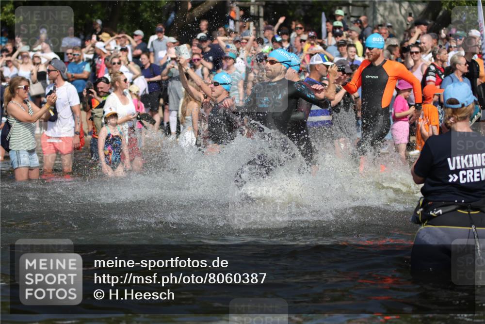 22.06.2025 - Viking Triathlon H.Heesch http://msf.ph/oto/8060387 22.06.2025 10:02:26 Schwimmen 75, 78, 103, 180, 188, 189, 255, 265, 283, 331, 464, 469, 520, 532, 549 meine-sportfotos.de