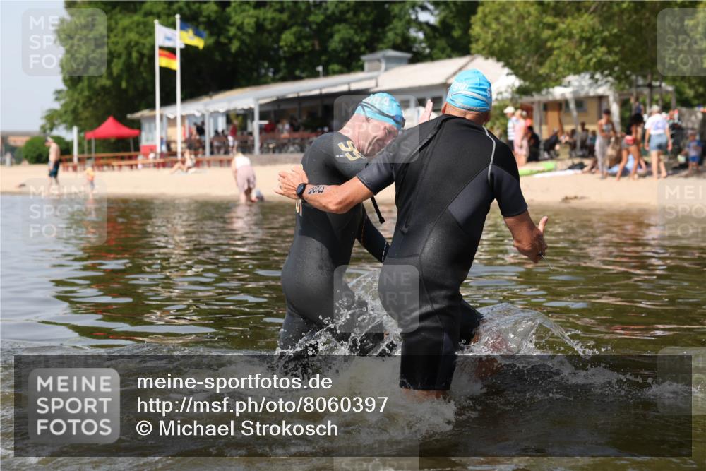 22.06.2025 - Viking Triathlon Michael Strokosch http://msf.ph/oto/8060397 22.06.2025 10:58:18 Schwimmen 359, 403 meine-sportfotos.de