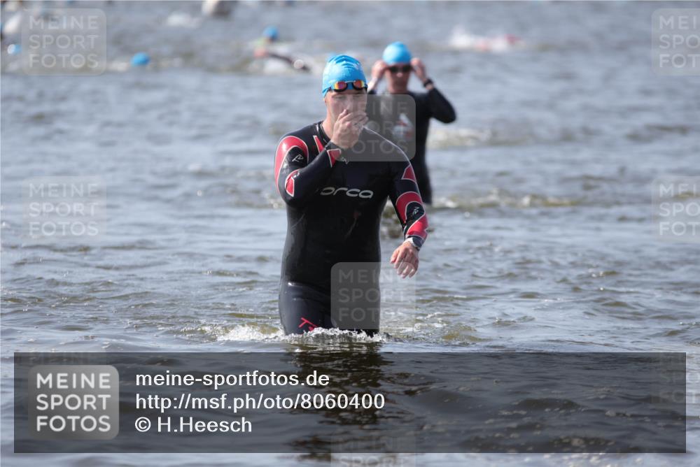 22.06.2025 - Viking Triathlon H.Heesch http://msf.ph/oto/8060400 22.06.2025 10:36:25 Schwimmen 42, 88, 101, 232, 251, 332, 334, 407 meine-sportfotos.de