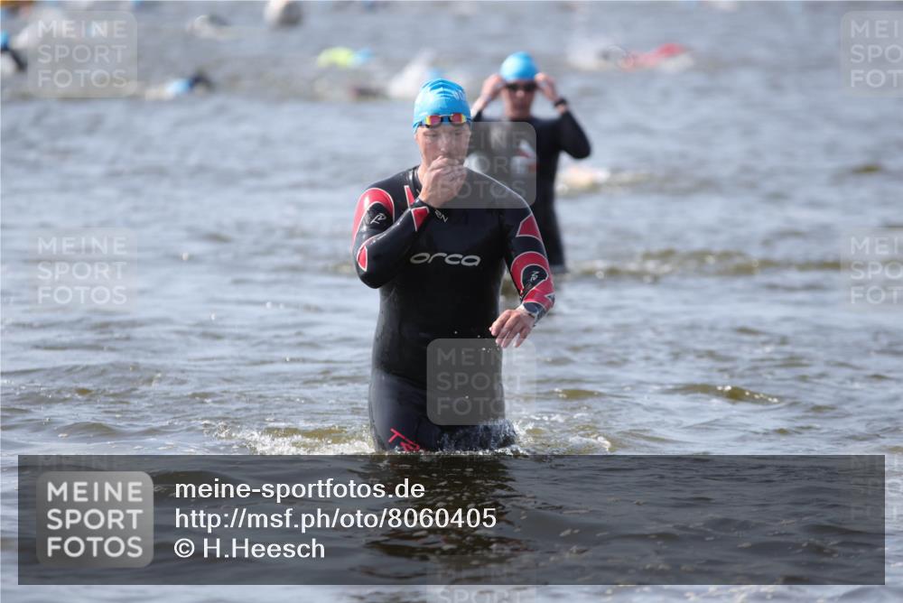 22.06.2025 - Viking Triathlon H.Heesch http://msf.ph/oto/8060405 22.06.2025 10:36:26 Schwimmen 42, 88, 101, 232, 251, 332, 334 meine-sportfotos.de