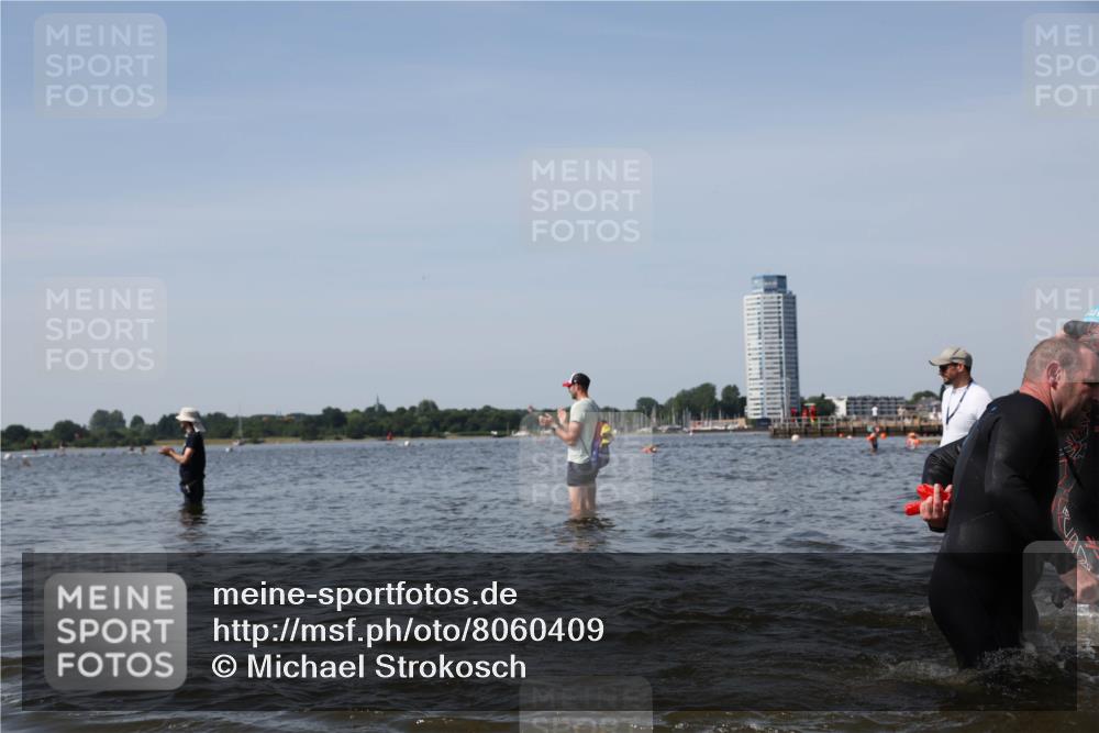 22.06.2025 - Viking Triathlon Michael Strokosch http://msf.ph/oto/8060409 22.06.2025 10:43:30 Schwimmen 115, 257, 480, 501, 620 meine-sportfotos.de