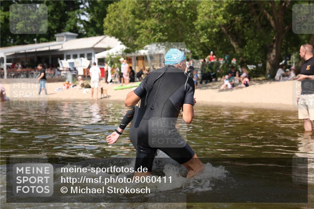 22.06.2025 - Viking Triathlon Michael Strokosch http://msf.ph/oto/8060411 22.06.2025 10:58:19 Schwimmen 359, 403 meine-sportfotos.de