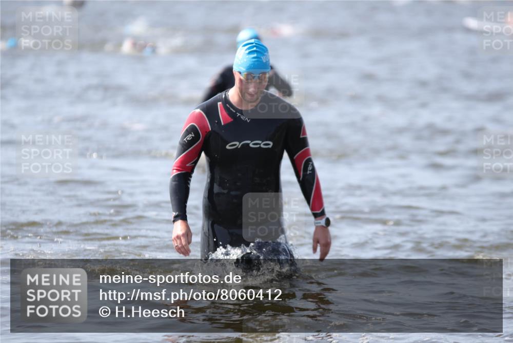22.06.2025 - Viking Triathlon H.Heesch http://msf.ph/oto/8060412 22.06.2025 10:36:27 Schwimmen 42, 88, 101, 232, 251, 332, 334 meine-sportfotos.de