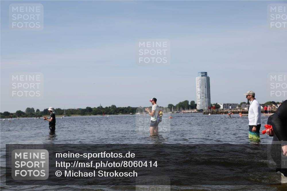 22.06.2025 - Viking Triathlon Michael Strokosch http://msf.ph/oto/8060414 22.06.2025 10:43:30 Schwimmen 115, 257, 480, 501, 620 meine-sportfotos.de