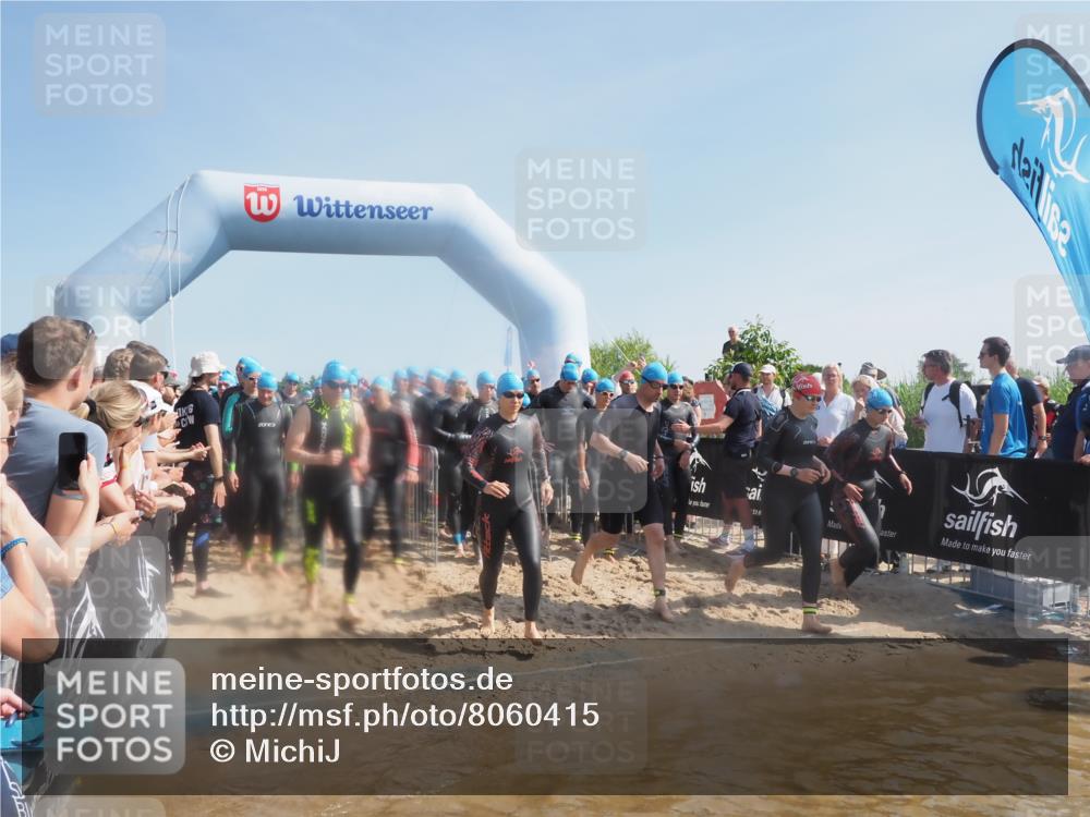 22.06.2025 - Viking Triathlon MichiJ http://msf.ph/oto/8060415 22.06.2025 10:05:46 Schwimmen 65, 83, 128, 135, 194, 211, 275, 361, 379, 511, 517, 530, 553, 633, 653 meine-sportfotos.de