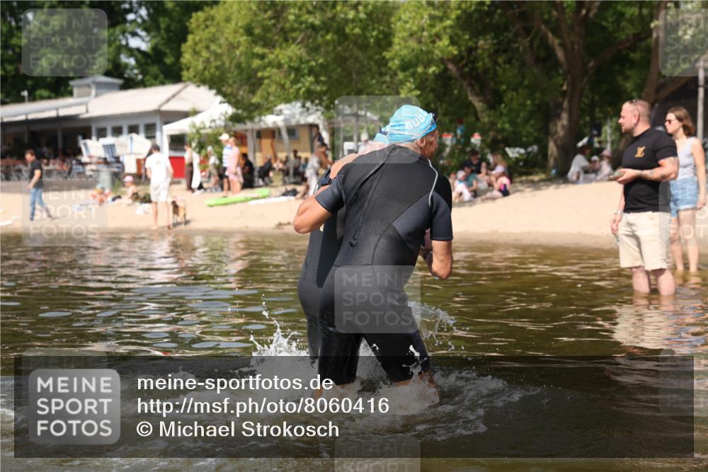 22.06.2025 - Viking Triathlon Michael Strokosch http://msf.ph/oto/8060416 22.06.2025 10:58:19 Schwimmen 359, 403 meine-sportfotos.de
