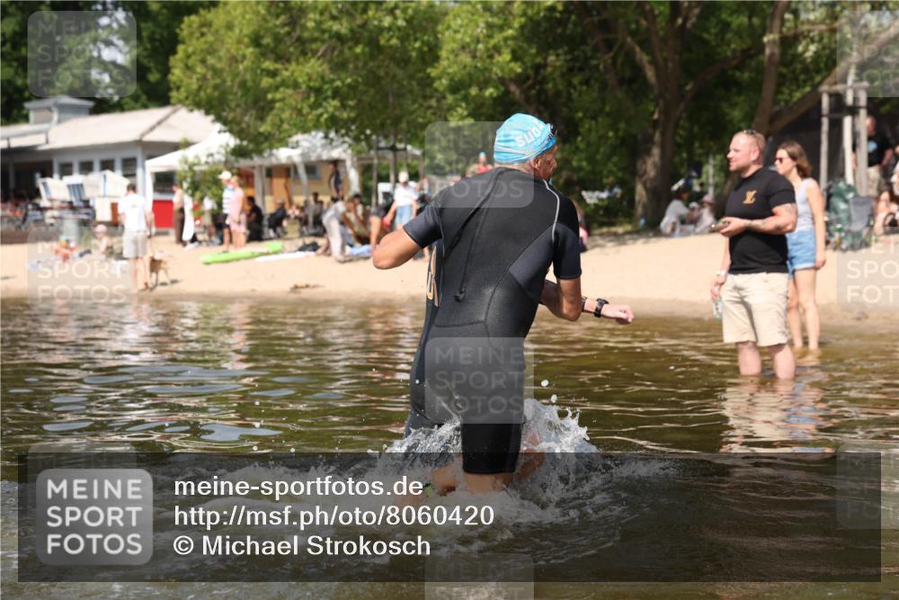 22.06.2025 - Viking Triathlon Michael Strokosch http://msf.ph/oto/8060420 22.06.2025 10:58:19 Schwimmen 359, 403 meine-sportfotos.de