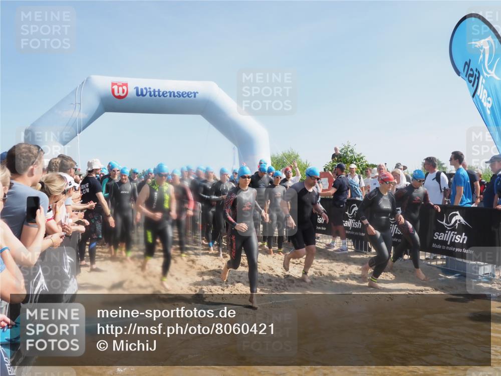 22.06.2025 - Viking Triathlon MichiJ http://msf.ph/oto/8060421 22.06.2025 10:05:46 Schwimmen 65, 83, 128, 135, 194, 211, 275, 361, 379, 511, 517, 530, 553, 633, 653 meine-sportfotos.de