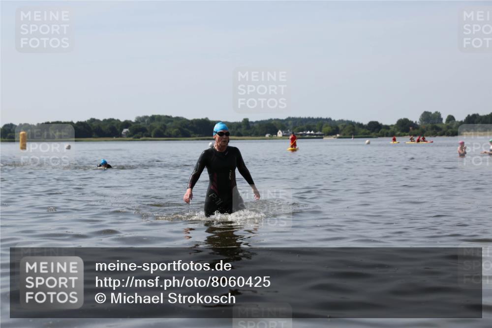 22.06.2025 - Viking Triathlon Michael Strokosch http://msf.ph/oto/8060425 22.06.2025 10:58:38 Schwimmen 268 meine-sportfotos.de