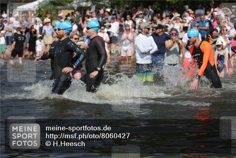 22.06.2025 - Viking Triathlon H.Heesch http://msf.ph/oto/8060427 22.06.2025 10:02:28 Schwimmen 75, 78, 103, 180, 188, 189, 255, 265, 283, 297, 331, 464, 469, 520, 532, 549 meine-sportfotos.de