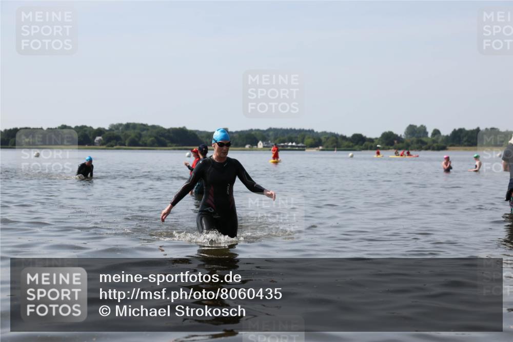 22.06.2025 - Viking Triathlon Michael Strokosch http://msf.ph/oto/8060435 22.06.2025 10:58:39 Schwimmen 268 meine-sportfotos.de