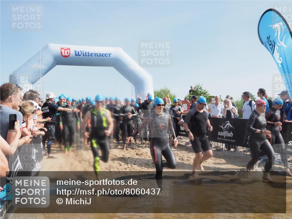 22.06.2025 - Viking Triathlon MichiJ http://msf.ph/oto/8060437 22.06.2025 10:05:47 Schwimmen 65, 83, 128, 135, 194, 211, 275, 361, 379, 511, 517, 530, 553, 633, 653 meine-sportfotos.de