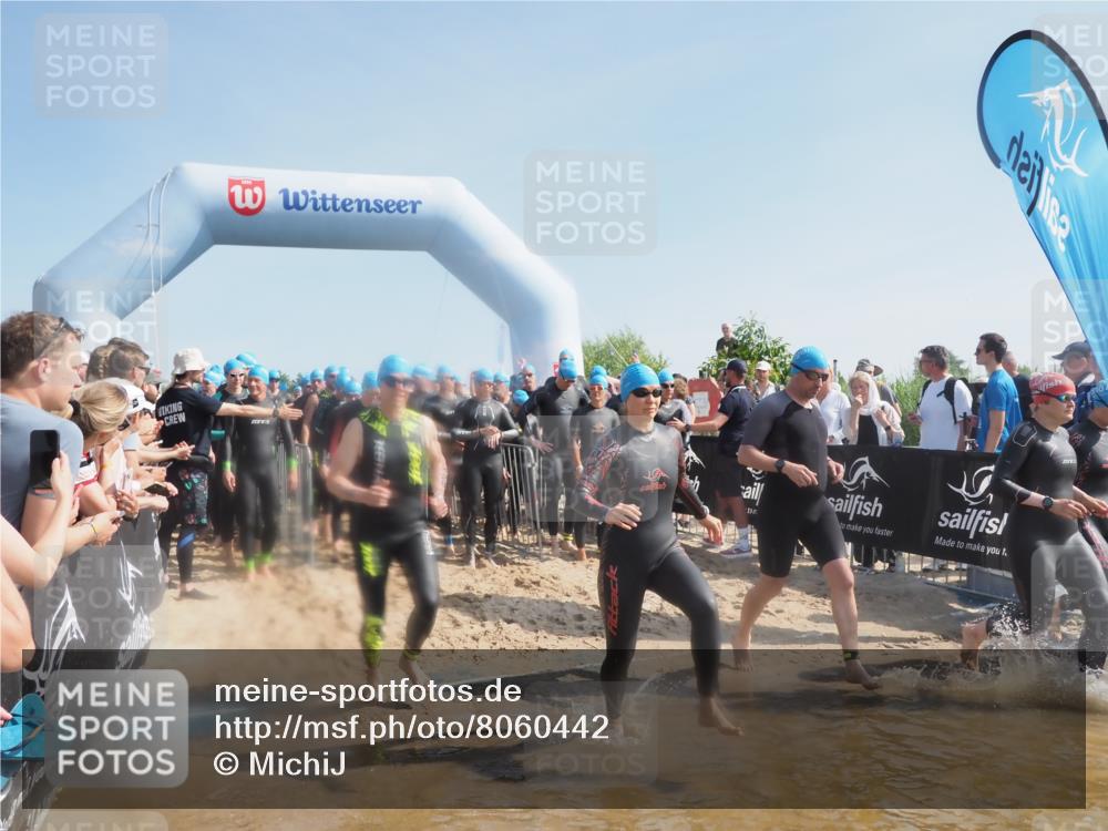 22.06.2025 - Viking Triathlon MichiJ http://msf.ph/oto/8060442 22.06.2025 10:05:47 Schwimmen 65, 83, 128, 135, 194, 211, 275, 361, 379, 511, 517, 530, 553, 633, 653 meine-sportfotos.de