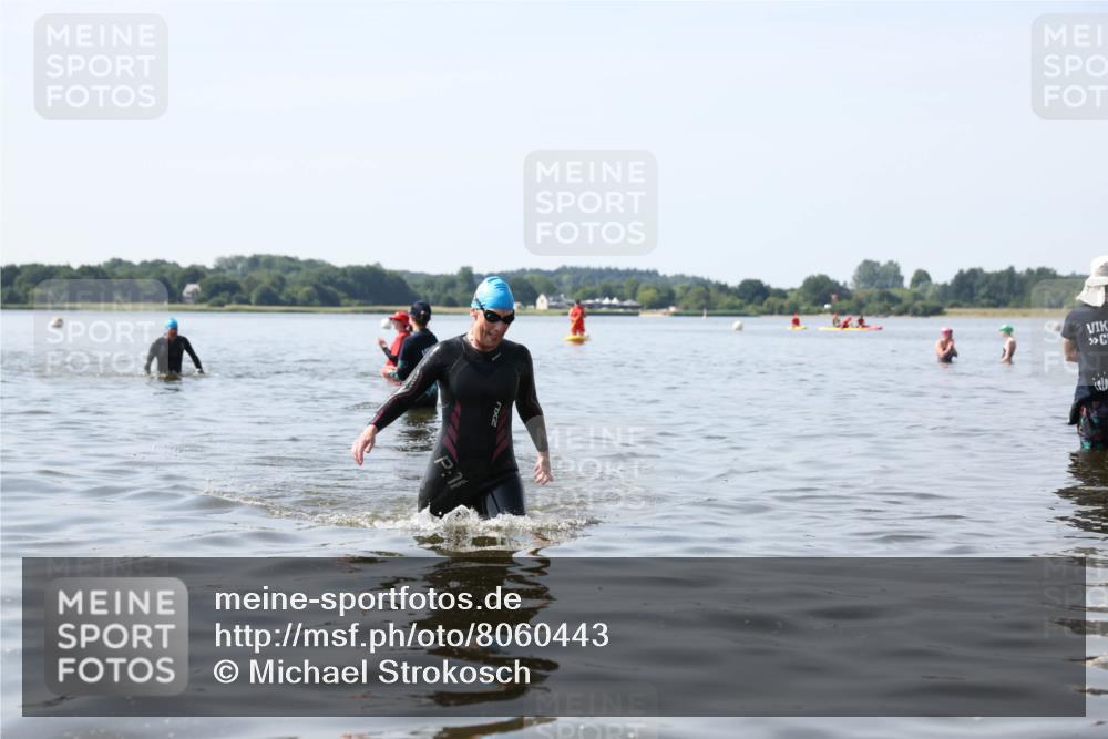 22.06.2025 - Viking Triathlon Michael Strokosch http://msf.ph/oto/8060443 22.06.2025 10:58:40 Schwimmen 268 meine-sportfotos.de