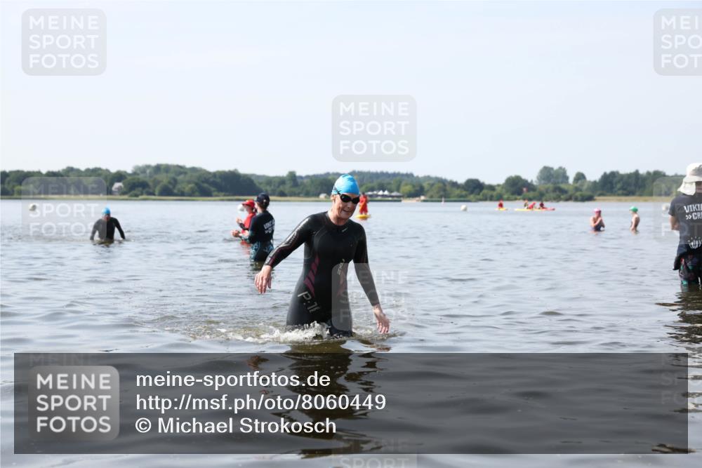 22.06.2025 - Viking Triathlon Michael Strokosch http://msf.ph/oto/8060449 22.06.2025 10:58:40 Schwimmen 268 meine-sportfotos.de