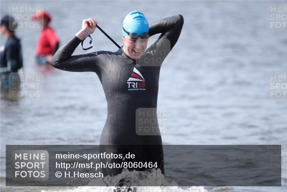 22.06.2025 - Viking Triathlon H.Heesch http://msf.ph/oto/8060464 22.06.2025 10:36:38 Schwimmen 42, 232, 251, 332 meine-sportfotos.de