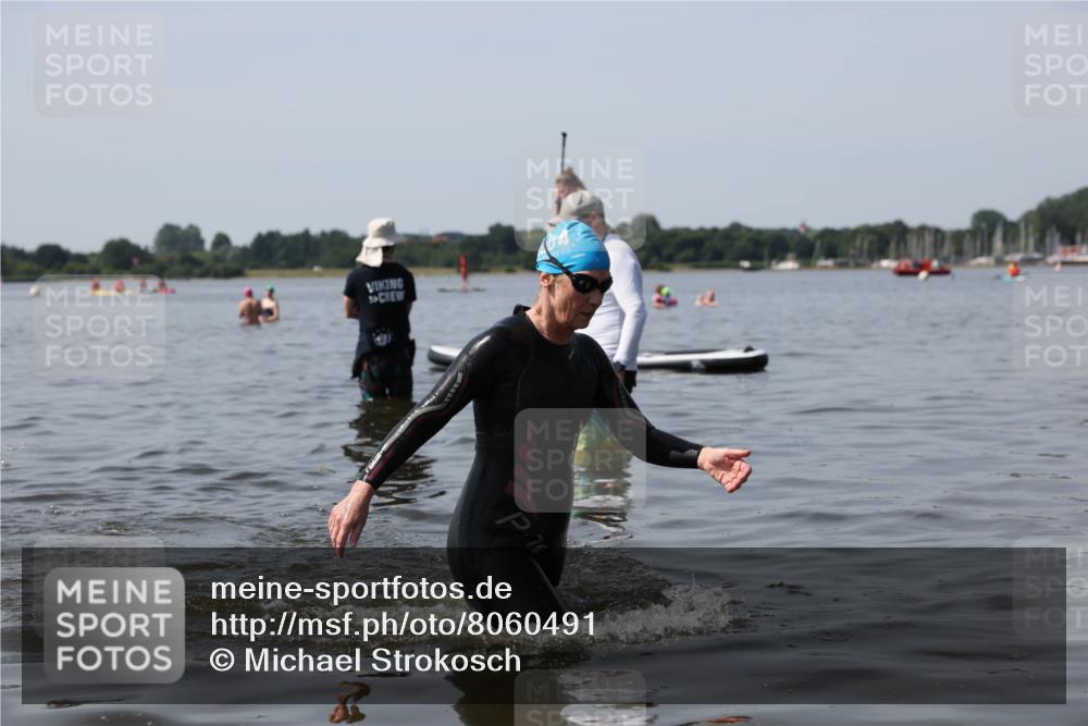 22.06.2025 - Viking Triathlon Michael Strokosch http://msf.ph/oto/8060491 22.06.2025 10:58:44 Schwimmen 268 meine-sportfotos.de