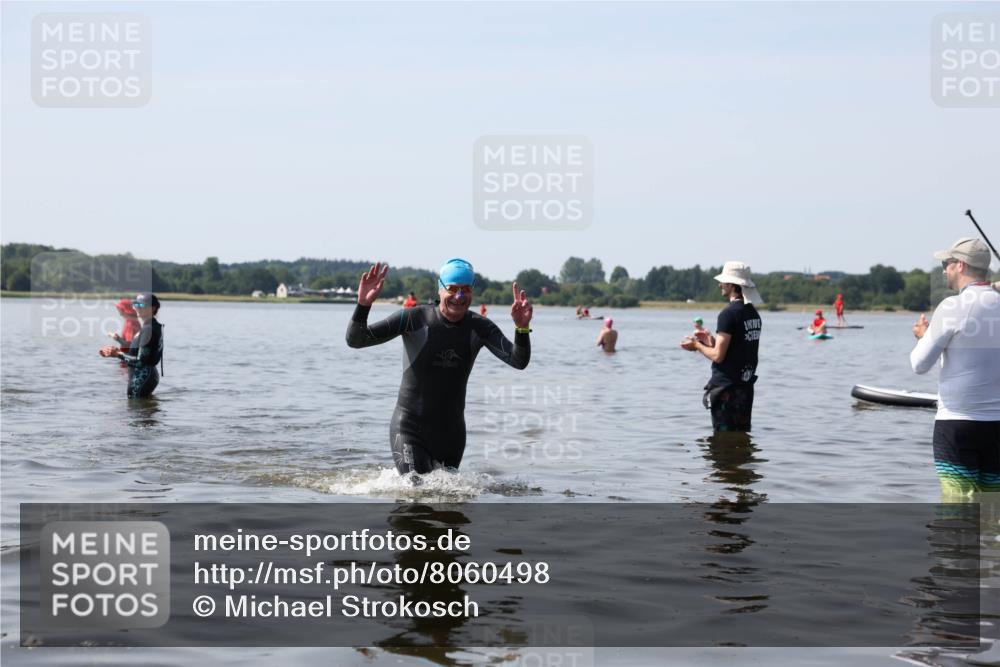 22.06.2025 - Viking Triathlon Michael Strokosch http://msf.ph/oto/8060498 22.06.2025 10:58:59 Schwimmen 234 meine-sportfotos.de