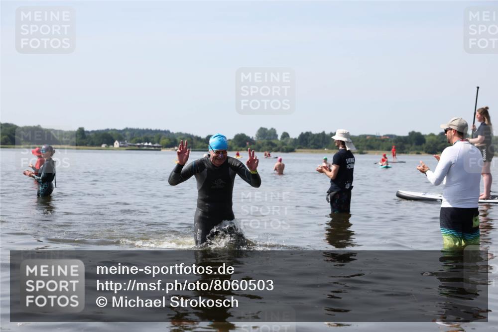 22.06.2025 - Viking Triathlon Michael Strokosch http://msf.ph/oto/8060503 22.06.2025 10:58:59 Schwimmen 234 meine-sportfotos.de