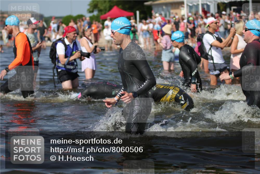 22.06.2025 - Viking Triathlon H.Heesch http://msf.ph/oto/8060506 22.06.2025 10:02:34 Schwimmen 78, 103, 114, 161, 180, 188, 189, 193, 264, 283, 297, 513, 520, 532, 546, 549 meine-sportfotos.de