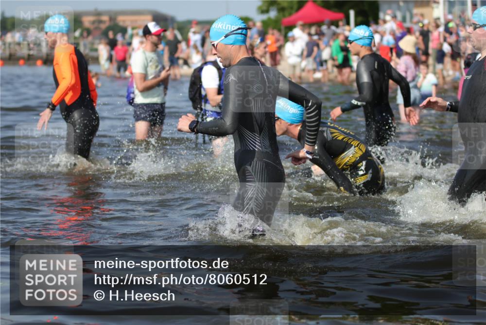 22.06.2025 - Viking Triathlon H.Heesch http://msf.ph/oto/8060512 22.06.2025 10:02:34 Schwimmen 78, 103, 114, 161, 180, 188, 189, 193, 264, 283, 297, 513, 520, 532, 546, 549 meine-sportfotos.de