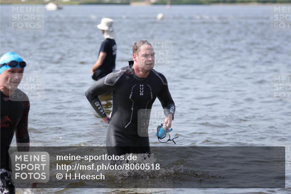 22.06.2025 - Viking Triathlon H.Heesch http://msf.ph/oto/8060518 22.06.2025 10:37:05 Schwimmen 172, 233, 331, 355, 370, 383, 388, 454, 500, 513, 649 meine-sportfotos.de