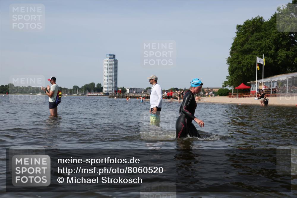 22.06.2025 - Viking Triathlon Michael Strokosch http://msf.ph/oto/8060520 22.06.2025 10:43:53 Schwimmen 41, 249, 362, 442, 531, 627 meine-sportfotos.de