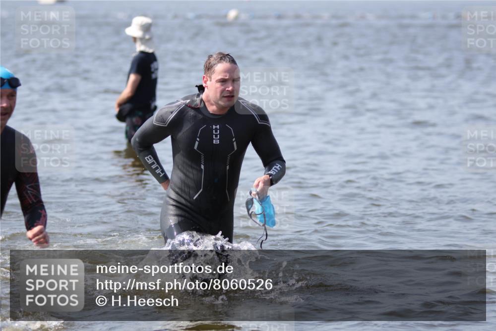22.06.2025 - Viking Triathlon H.Heesch http://msf.ph/oto/8060526 22.06.2025 10:37:05 Schwimmen 172, 233, 331, 355, 370, 383, 388, 454, 500, 513, 649 meine-sportfotos.de