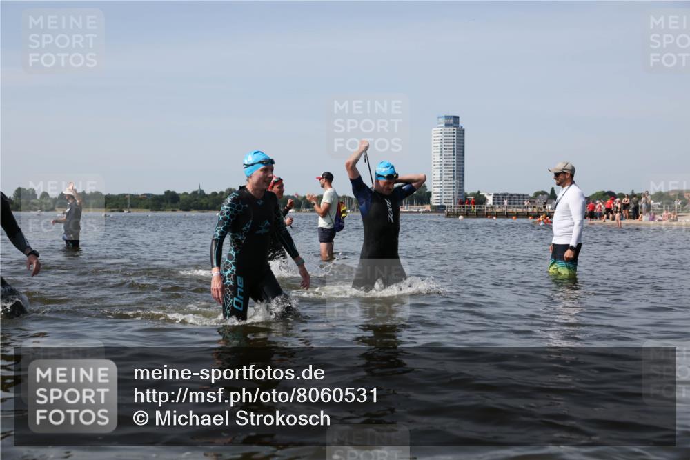 22.06.2025 - Viking Triathlon Michael Strokosch http://msf.ph/oto/8060531 22.06.2025 10:43:59 Schwimmen 41, 123, 249, 343, 362, 442, 627, 637, 650 meine-sportfotos.de