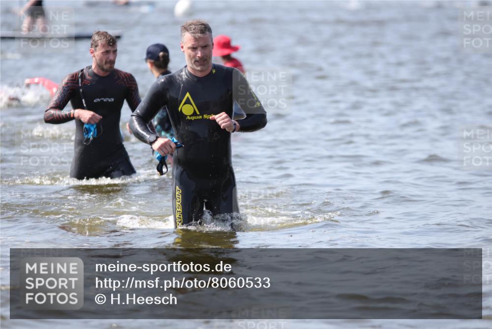 22.06.2025 - Viking Triathlon H.Heesch http://msf.ph/oto/8060533 22.06.2025 10:37:07 Schwimmen 172, 233, 355, 370, 383, 388, 454, 500, 513, 649 meine-sportfotos.de