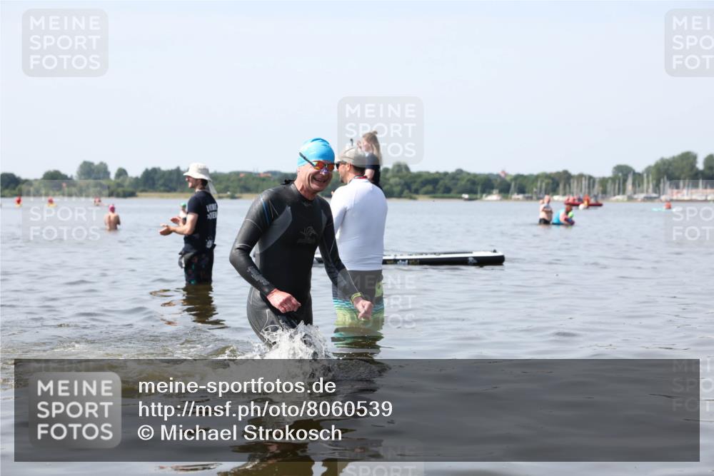 22.06.2025 - Viking Triathlon Michael Strokosch http://msf.ph/oto/8060539 22.06.2025 10:59:01 Schwimmen 222, 234 meine-sportfotos.de