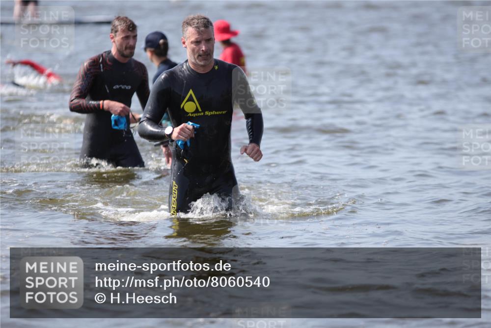 22.06.2025 - Viking Triathlon H.Heesch http://msf.ph/oto/8060540 22.06.2025 10:37:07 Schwimmen 172, 233, 355, 370, 383, 388, 454, 500, 513, 649 meine-sportfotos.de