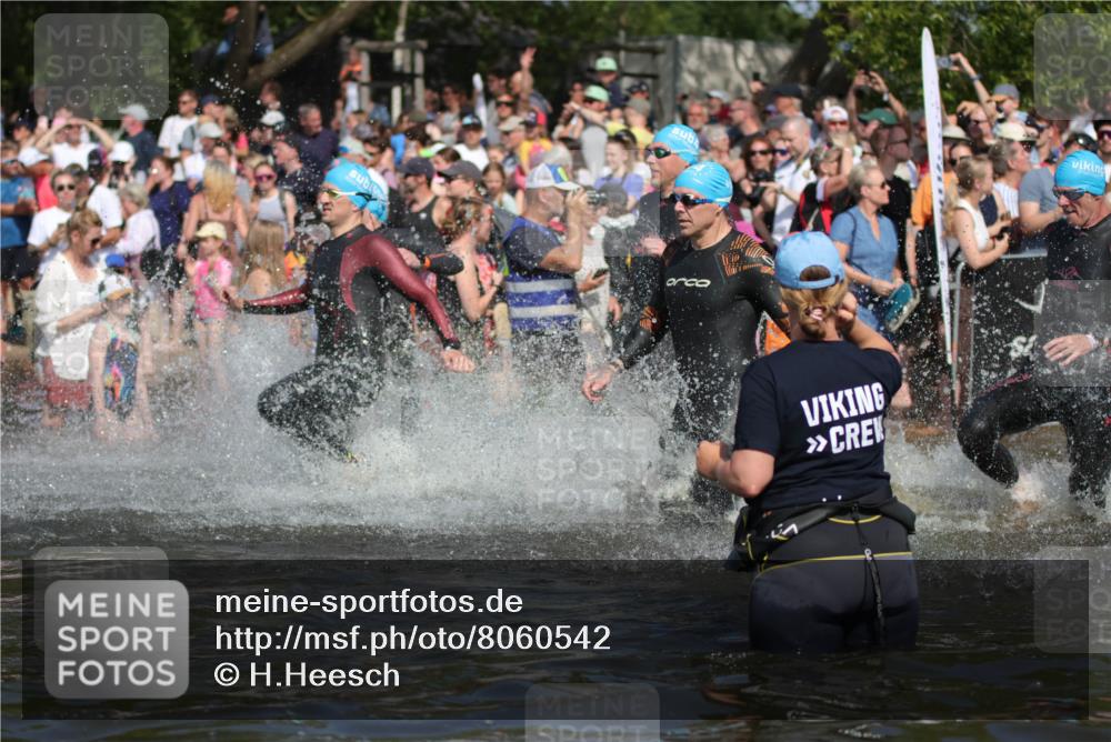 22.06.2025 - Viking Triathlon H.Heesch http://msf.ph/oto/8060542 22.06.2025 10:02:41 Schwimmen 98, 114, 161, 193, 264, 297, 323, 366, 427, 429, 430, 486, 513, 546, 552 meine-sportfotos.de