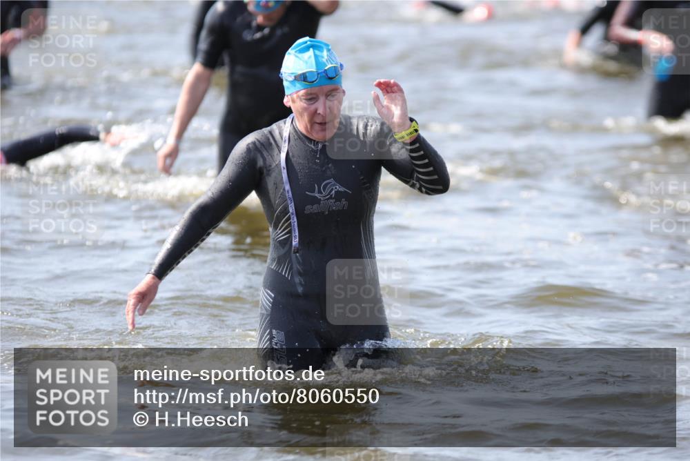 22.06.2025 - Viking Triathlon H.Heesch http://msf.ph/oto/8060550 22.06.2025 10:37:09 Schwimmen 34, 172, 233, 312, 344, 355, 370, 383, 388, 454, 500, 513, 649 meine-sportfotos.de