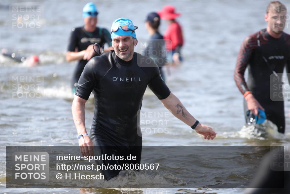 22.06.2025 - Viking Triathlon H.Heesch http://msf.ph/oto/8060567 22.06.2025 10:37:12 Schwimmen 34, 172, 180, 233, 253, 312, 316, 344, 355, 370, 383, 454, 500, 513, 649 meine-sportfotos.de