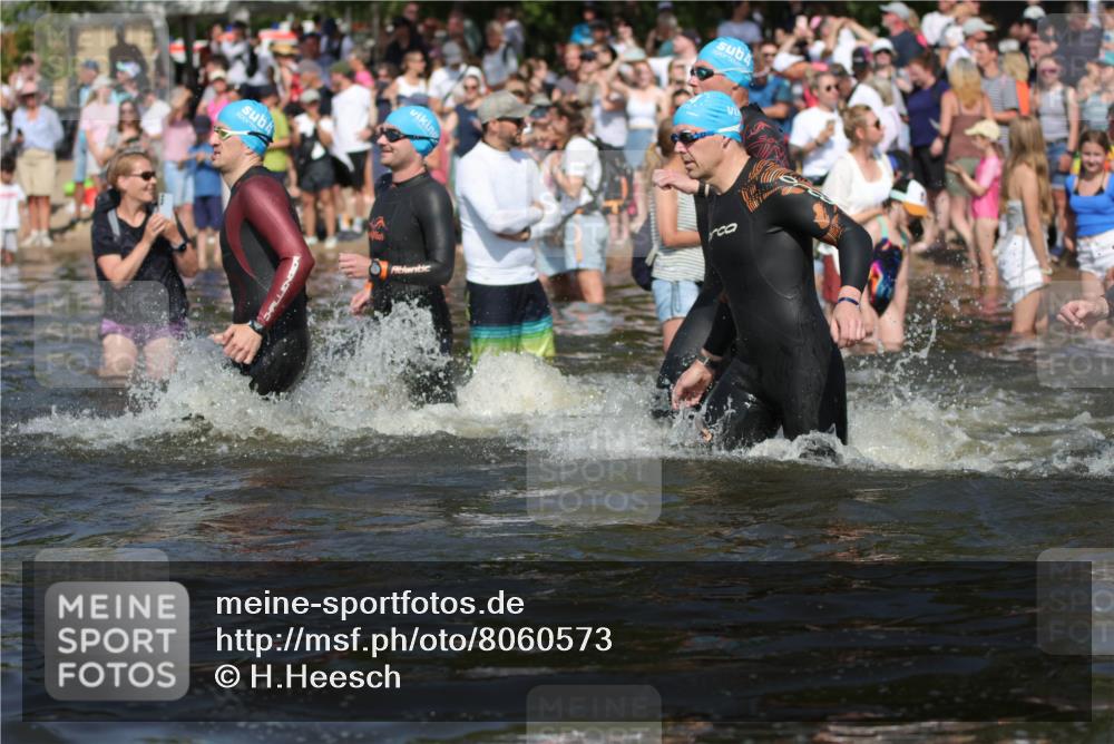 22.06.2025 - Viking Triathlon H.Heesch http://msf.ph/oto/8060573 22.06.2025 10:02:43 Schwimmen 98, 114, 161, 193, 264, 323, 366, 427, 429, 430, 486, 513, 546, 552 meine-sportfotos.de