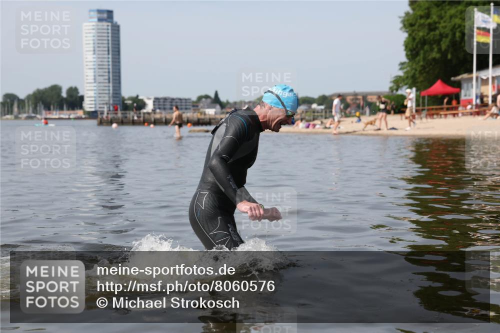 22.06.2025 - Viking Triathlon Michael Strokosch http://msf.ph/oto/8060576 22.06.2025 10:59:04 Schwimmen 222, 234 meine-sportfotos.de