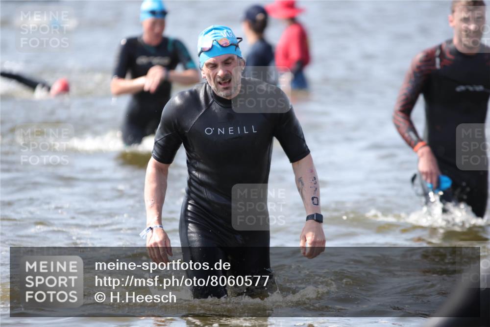 22.06.2025 - Viking Triathlon H.Heesch http://msf.ph/oto/8060577 22.06.2025 10:37:12 Schwimmen 34, 172, 180, 233, 253, 312, 316, 344, 355, 370, 383, 454, 500, 513, 649 meine-sportfotos.de