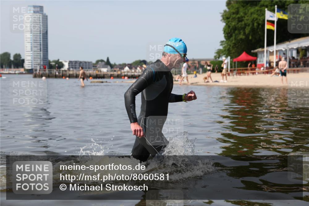 22.06.2025 - Viking Triathlon Michael Strokosch http://msf.ph/oto/8060581 22.06.2025 10:59:04 Schwimmen 222, 234 meine-sportfotos.de