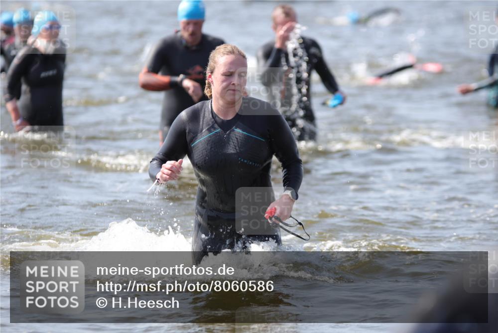 22.06.2025 - Viking Triathlon H.Heesch http://msf.ph/oto/8060586 22.06.2025 10:37:15 Schwimmen 34, 131, 172, 180, 233, 253, 312, 316, 344, 370, 383, 454, 513, 649 meine-sportfotos.de