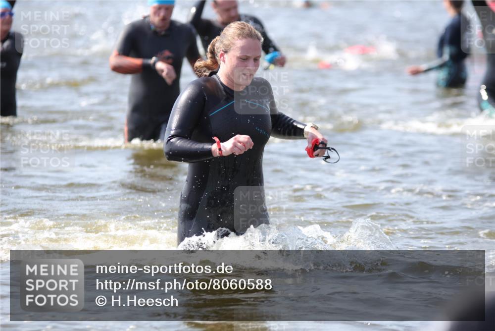 22.06.2025 - Viking Triathlon H.Heesch http://msf.ph/oto/8060588 22.06.2025 10:37:15 Schwimmen 34, 131, 172, 180, 233, 253, 312, 316, 344, 370, 383, 454, 513, 649 meine-sportfotos.de