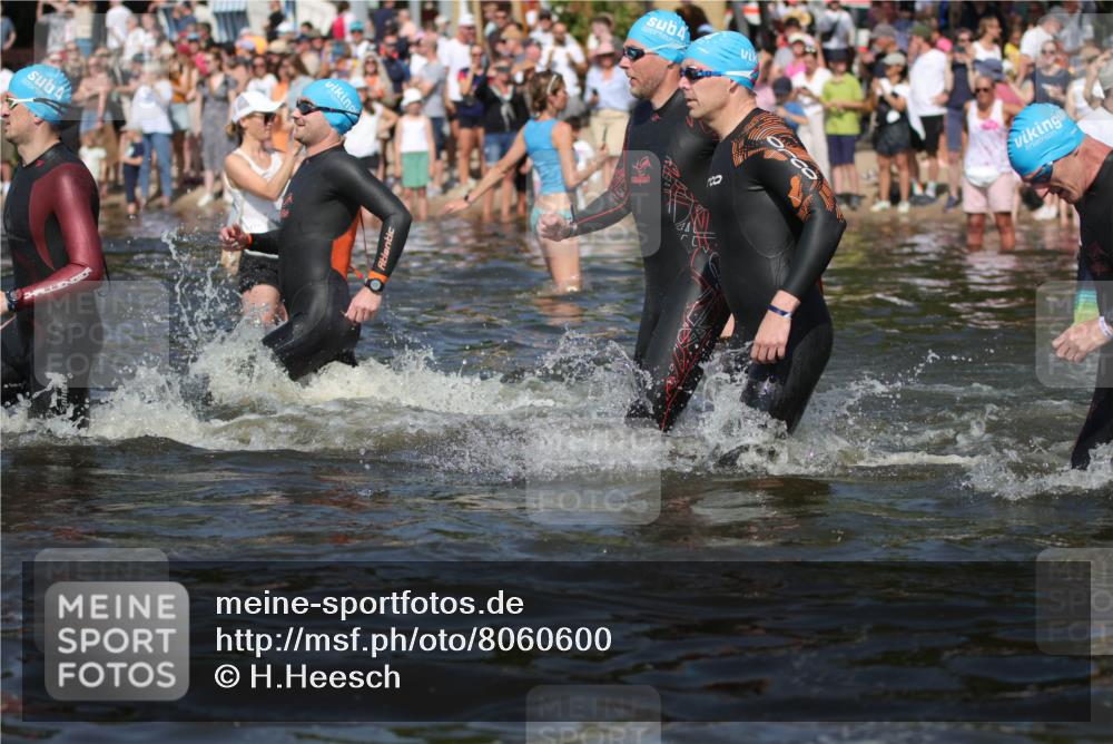 22.06.2025 - Viking Triathlon H.Heesch http://msf.ph/oto/8060600 22.06.2025 10:02:44 Schwimmen 98, 114, 161, 264, 323, 366, 427, 429, 430, 486, 552 meine-sportfotos.de