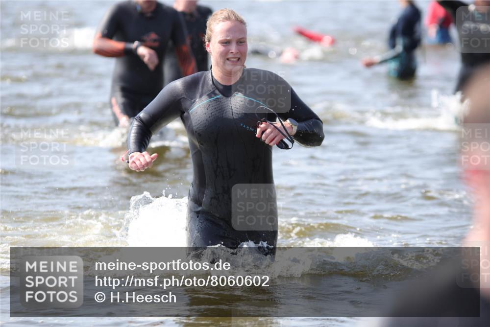 22.06.2025 - Viking Triathlon H.Heesch http://msf.ph/oto/8060602 22.06.2025 10:37:15 Schwimmen 34, 131, 172, 180, 233, 253, 312, 316, 344, 370, 383, 454, 513, 649 meine-sportfotos.de