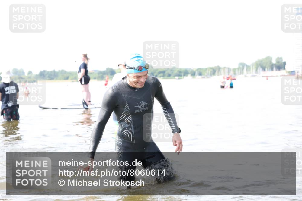 22.06.2025 - Viking Triathlon Michael Strokosch http://msf.ph/oto/8060614 22.06.2025 10:59:09 Schwimmen 222, 234 meine-sportfotos.de