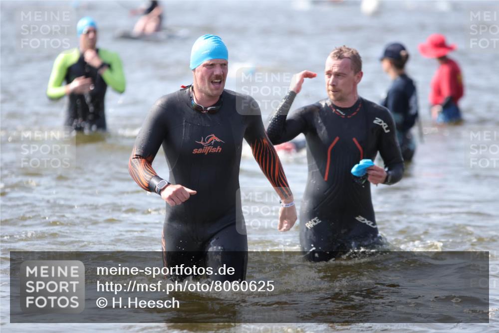22.06.2025 - Viking Triathlon H.Heesch http://msf.ph/oto/8060625 22.06.2025 10:37:18 Schwimmen 21, 34, 131, 172, 180, 187, 233, 253, 312, 316, 344, 370, 383, 454, 456, 513, 649 meine-sportfotos.de