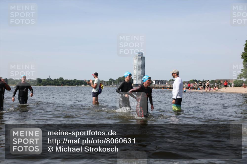 22.06.2025 - Viking Triathlon Michael Strokosch http://msf.ph/oto/8060631 22.06.2025 10:44:08 Schwimmen 41, 103, 123, 249, 343, 439, 442, 467, 627, 637, 650 meine-sportfotos.de