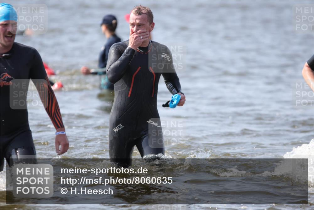 22.06.2025 - Viking Triathlon H.Heesch http://msf.ph/oto/8060635 22.06.2025 10:37:19 Schwimmen 21, 34, 131, 141, 172, 180, 187, 233, 253, 312, 316, 344, 370, 383, 454, 456, 513, 649 meine-sportfotos.de