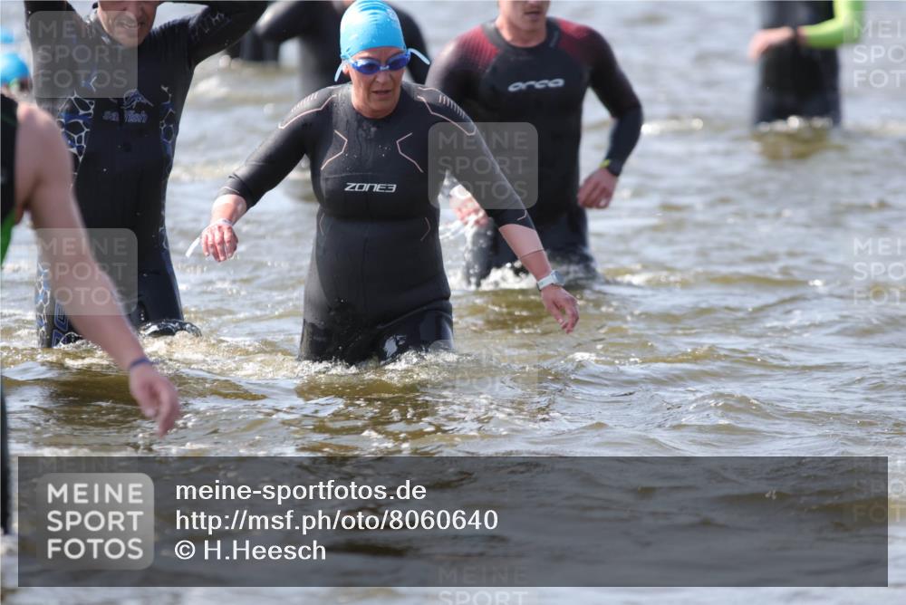 22.06.2025 - Viking Triathlon H.Heesch http://msf.ph/oto/8060640 22.06.2025 10:37:20 Schwimmen 21, 34, 131, 141, 172, 180, 187, 233, 253, 312, 316, 344, 370, 383, 454, 456, 513, 649 meine-sportfotos.de